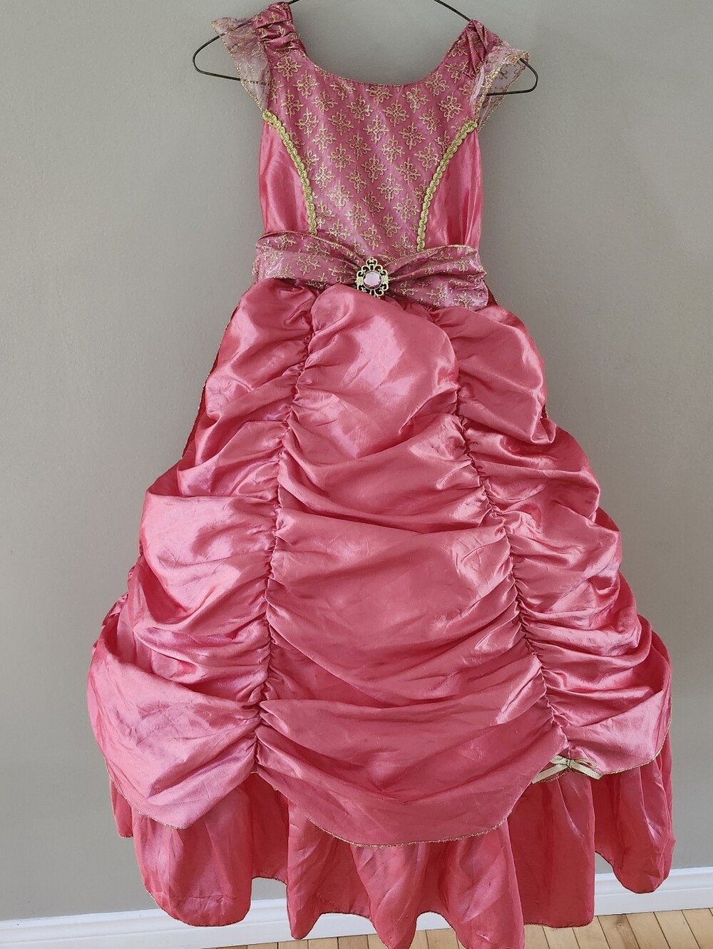 Set Of 3 Kids Princess Costume Dresses With Lace, Ruffles And Faux Fur, 1 Tutu